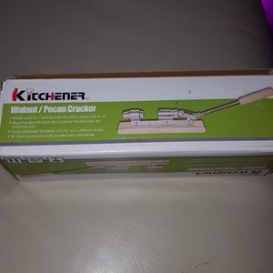 Walnut/Pecan Cracker NWOT